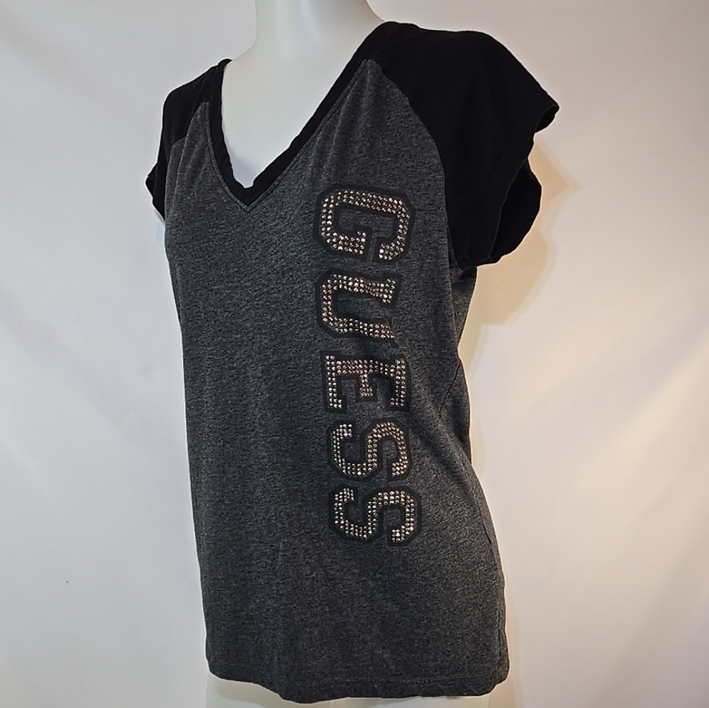GUESS Graphic Cap Sleeve Tee in Gray and Black
